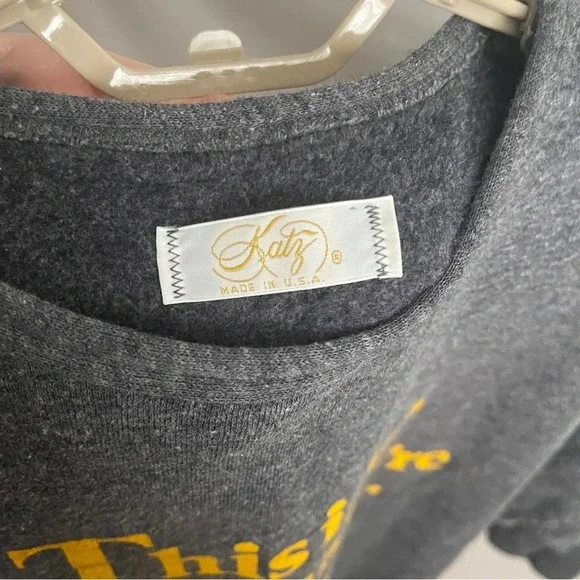 3/4 sleeve “this is no ordinary housewife” sweatshirt size L/XL - Picture 11 of 13